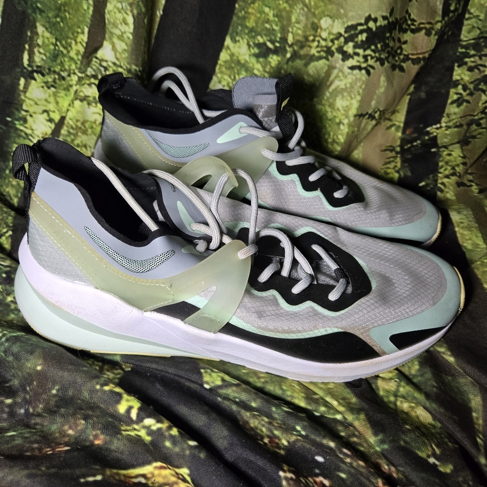 Fabletics Cheviot Performance Sneaker Size 9.5 Te… - image 1